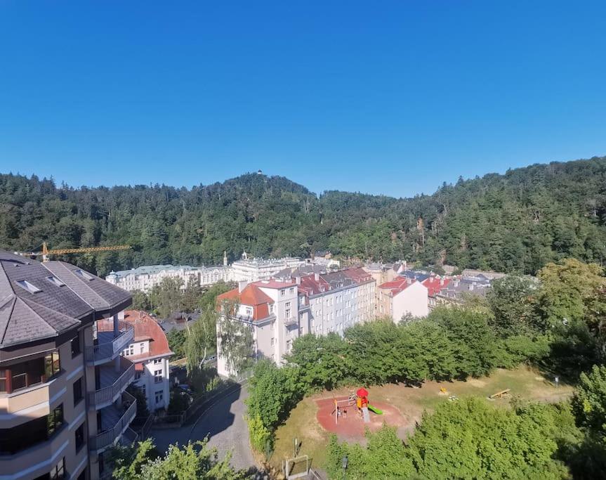 Ubytovani Ester - Utulny Byt V Lazenskem Centru Karlovych Varu Se Zahradkou Leilighet Karlovy Vary Eksteriør bilde