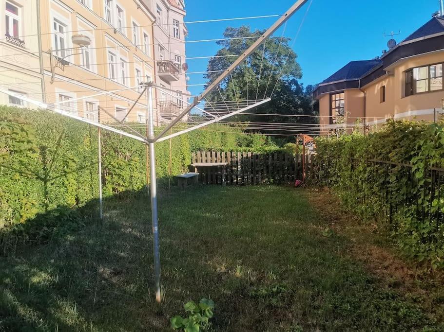 Ubytovani Ester - Utulny Byt V Lazenskem Centru Karlovych Varu Se Zahradkou Leilighet Karlovy Vary Eksteriør bilde